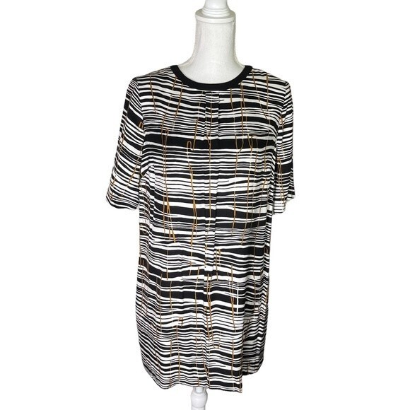 Welcome to my closet! - Picture 2 of 13